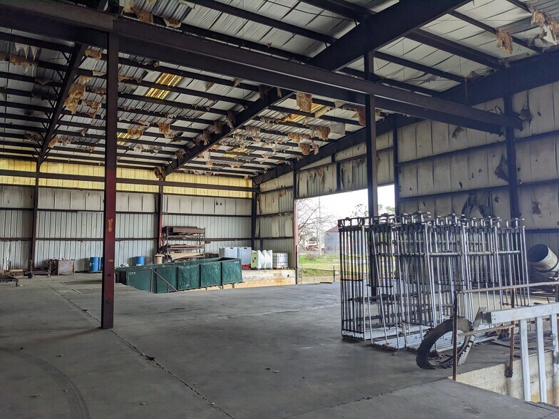 More Photos Of 314 N Maple St, Adel Manufacturing For Sale