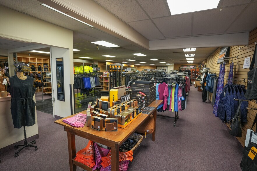More Photos Of 418 Delaware Ave, Palmerton Storefront For Sale