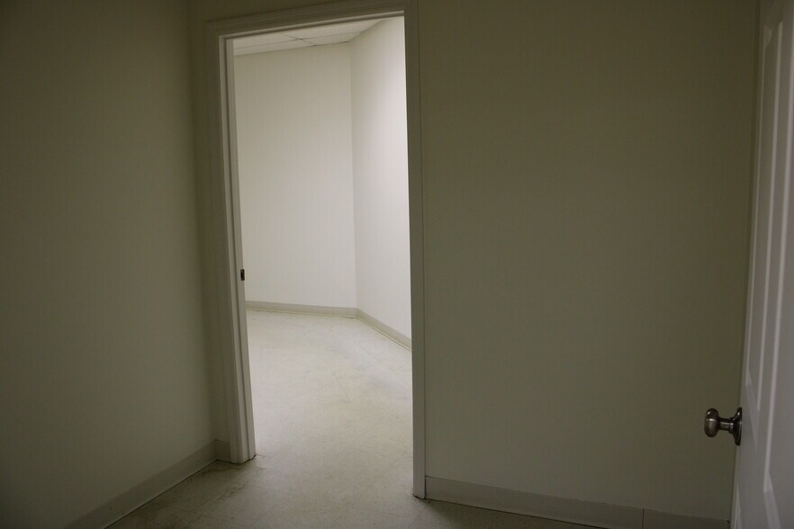 More Photos Of 3311-3345 Medical Hill Rd, Sebring Medical For Lease