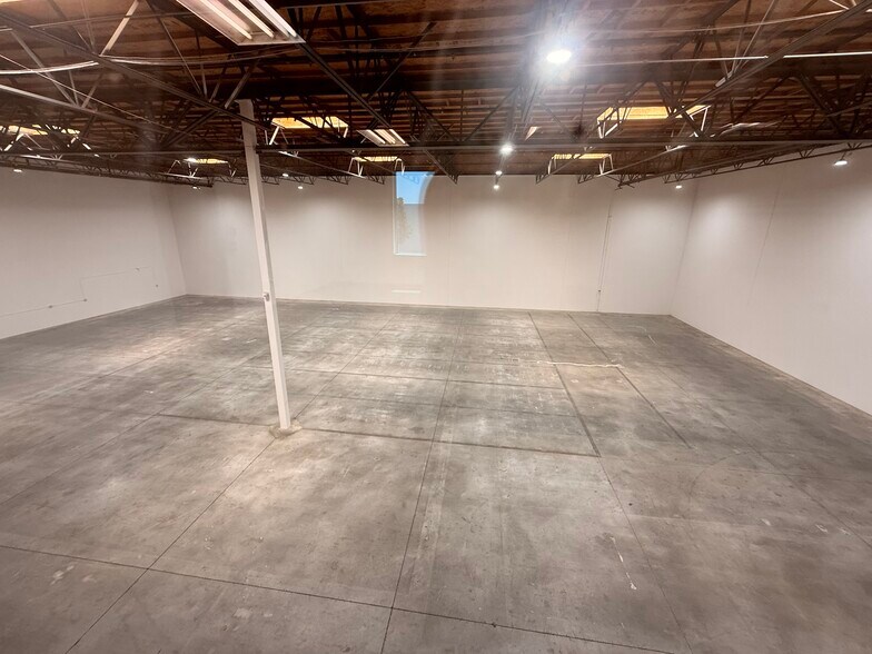 More Photos Of 28751 Industry Dr, Valencia Warehouse For Sale