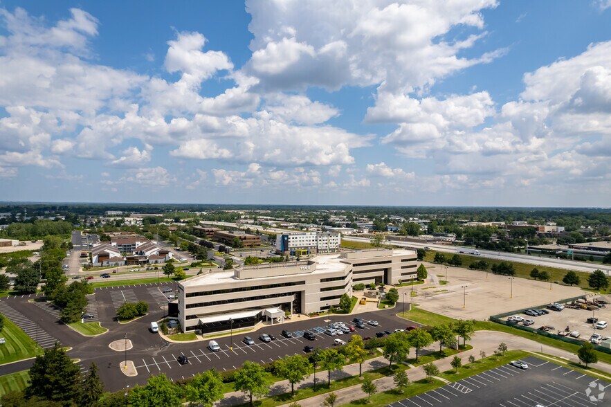 More Photos Of 1560 E Maple Rd, Troy Medical For Lease