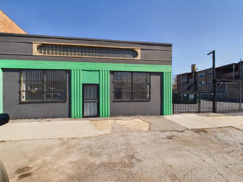 More Photos Of 6743-6753 S Western Ave, Chicago Auto Dealership For Lease