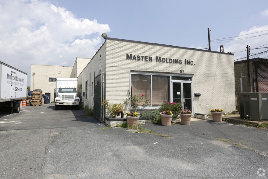 Primary Photo Of 97 Gazza Blvd, Farmingdale Warehouse For Sale