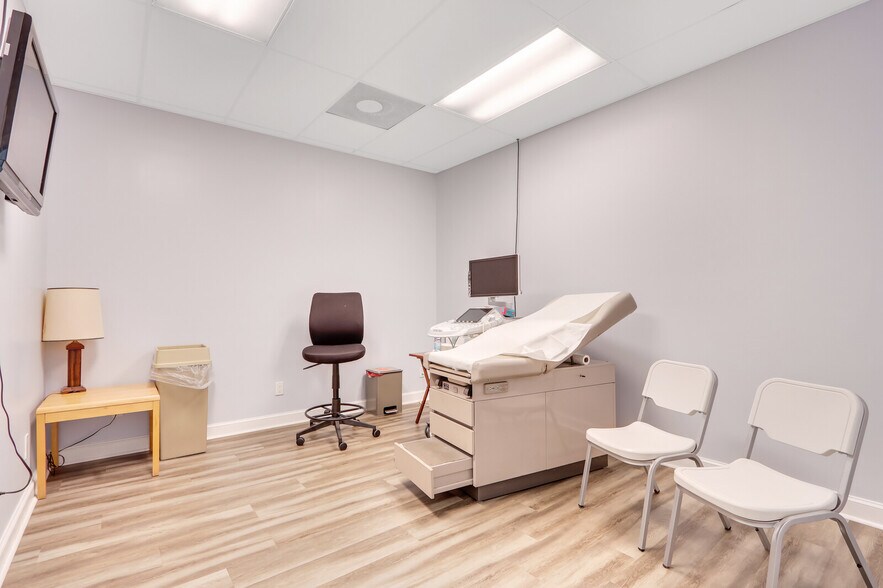 More Photos Of 1405 SE Goldtree Dr, Port Saint Lucie Medical For Lease