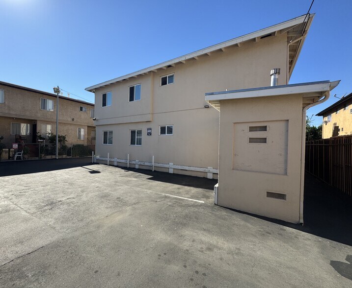 More Photos Of 6934 Hinds Ave, North Hollywood Apartments For Sale