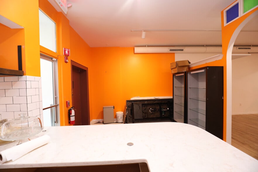 More Photos Of 328 Wall St, Kingston Storefront Retail Office For Lease
