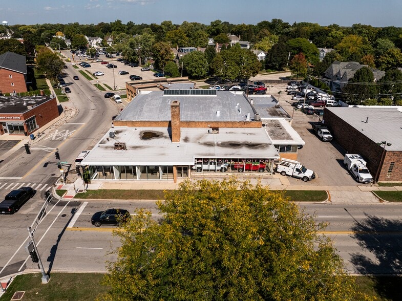 More Photos Of 400 W Northwest Hwy, Arlington Heights Auto Repair For Lease