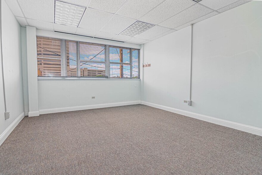 More Photos Of 200 W Illinois Ave, Midland Office For Sale