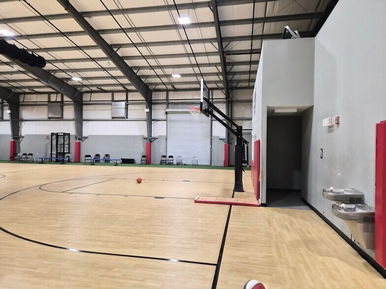 More Photos Of 8200 Cypress Plaza Dr, Jacksonville Health Club For Lease