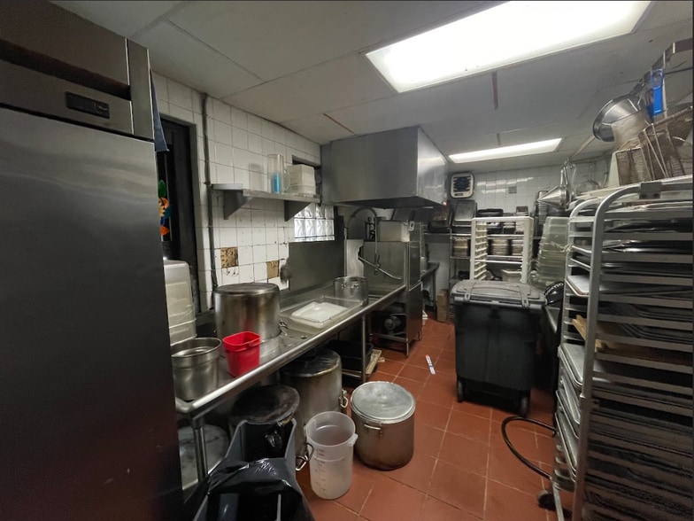 More Photos Of 254 5th Ave, Brooklyn Storefront Retail Residential For Lease