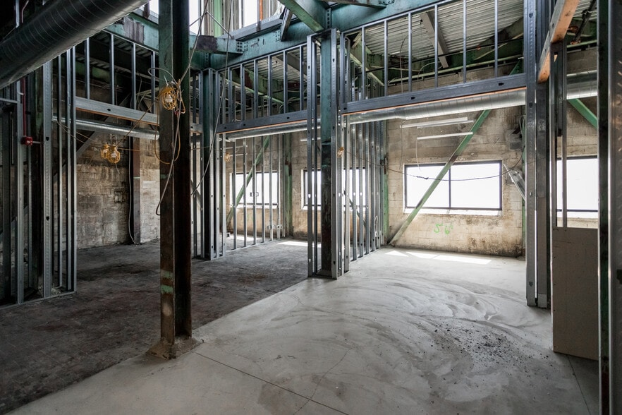 More Photos Of 2000 Division St, Detroit Warehouse For Sale