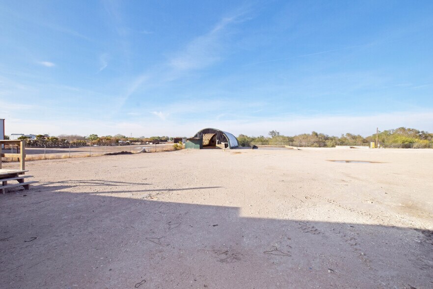 More Photos Of 305 E 57th St, Odessa Warehouse For Sale