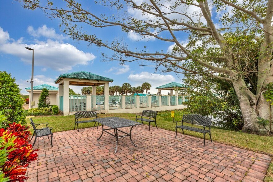 More Photos Of 2200 US Highway 441 SE, Okeechobee Hotel For Sale