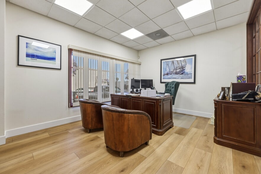 More Photos Of 1075 Rosecrans St, San Diego Bank For Sale