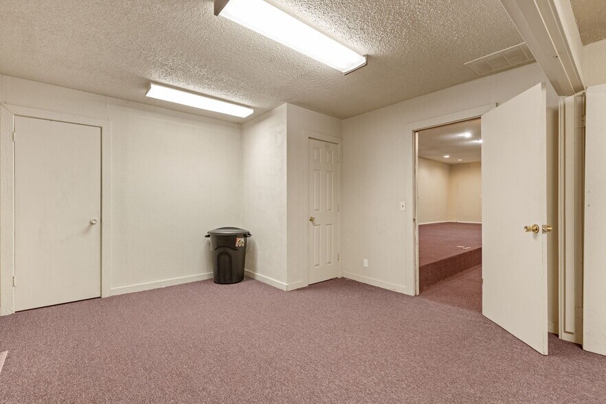 More Photos Of 215 S Bixby St, Coweta Religious Facility For Sale