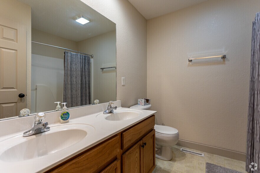 More Photos Of 3300 Boones Creek Village Ct, Jonesborough Apartments For Sale