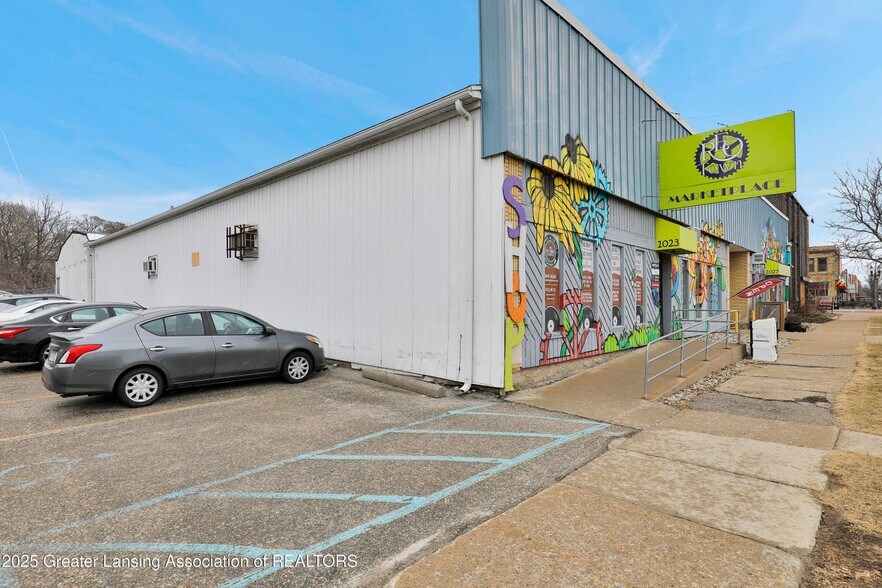 More Photos Of 1023-1027 S Washington Ave, Lansing General Retail For Sale