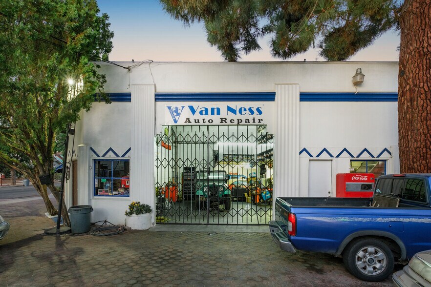 More Photos Of 2740 N Van Ness Blvd, Fresno Service Station For Sale