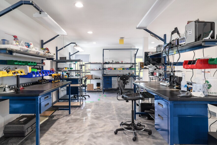 More Photos Of 13231 Rooster Springs Rd, Austin Office Residential For Sale