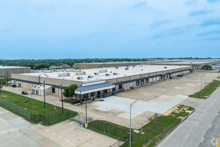 More Photos Of 1050 S State Highway 161, Grand Prairie Warehouse For Lease