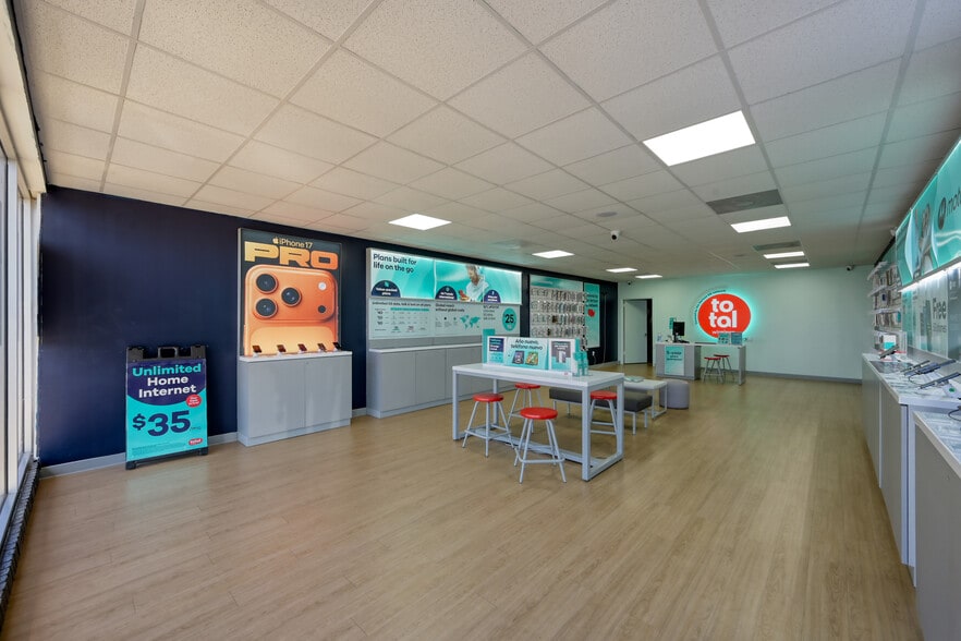 More Photos Of 202 N Frazier St, Conroe Freestanding For Sale