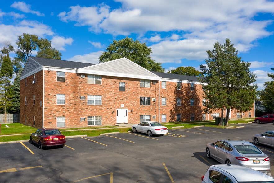 More Photos Of 725 Washington St, Monroe Apartments For Sale