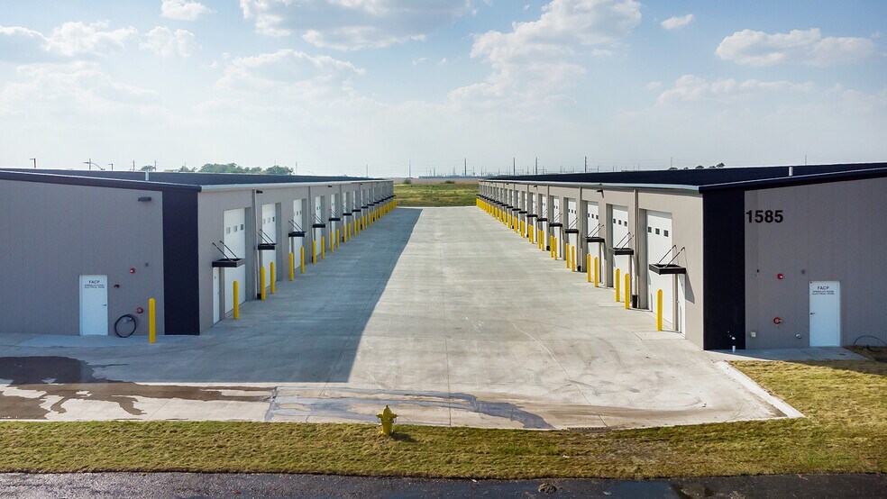 More Photos Of 1575 NW Gettysburg Ln, Waukee Flex For Sale