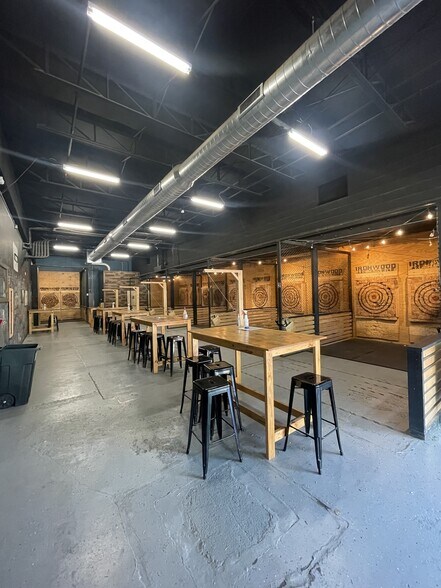 More Photos Of 314 E Hickory St, Denton Freestanding For Lease