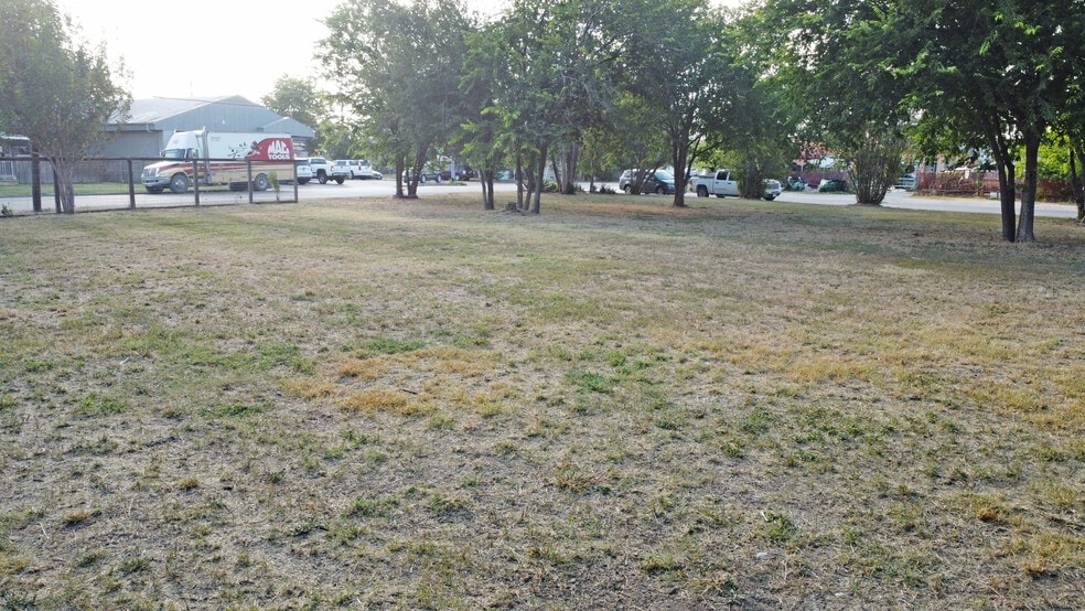 More Photos Of 962 S Castell Ave, New Braunfels Land For Sale