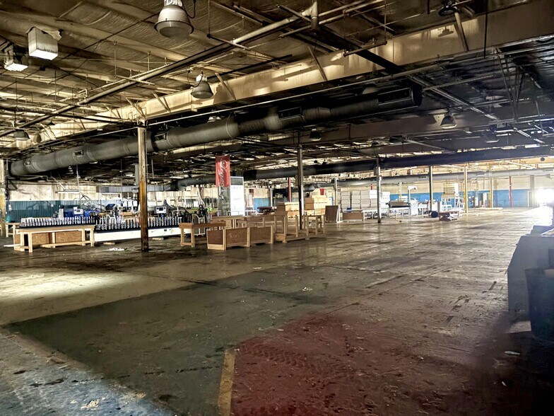 More Photos Of 811 Commerce Dr, Kendallville Manufacturing For Sale