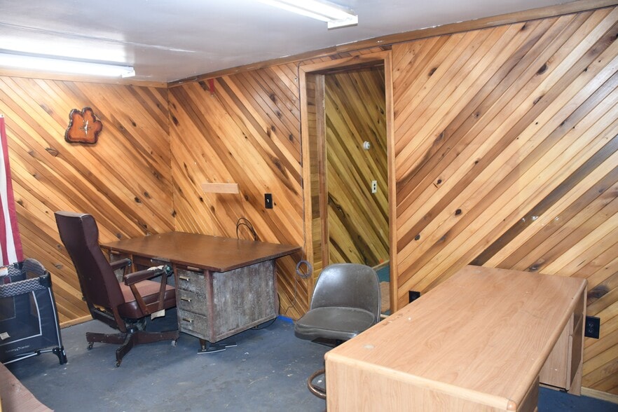 More Photos Of 138 Chestnut St, Marienville General Retail For Sale