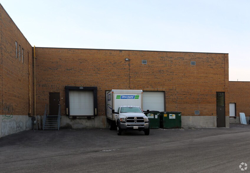 More Photos Of 155 Champagne Dr, Toronto Warehouse For Lease