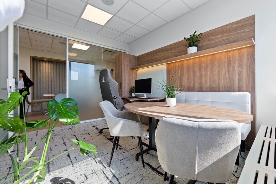 More Photos Of 295 The West Mall, Toronto Coworking Space