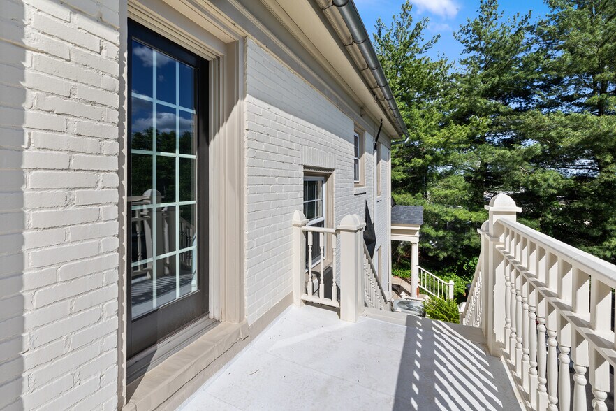 More Photos Of 184 W Main St, Trappe Office For Sale