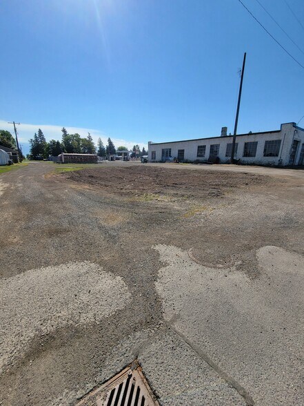 More Photos Of 110 E Broadway Ave, Reardan Service Station For Sale