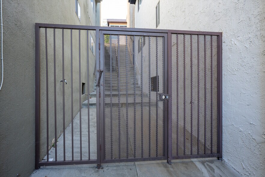 More Photos Of 363 Pershing Dr, Playa del Rey Multifamily For Sale