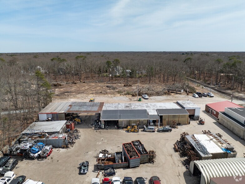 More Photos Of 196 Jagger Path, Speonk Warehouse For Sale