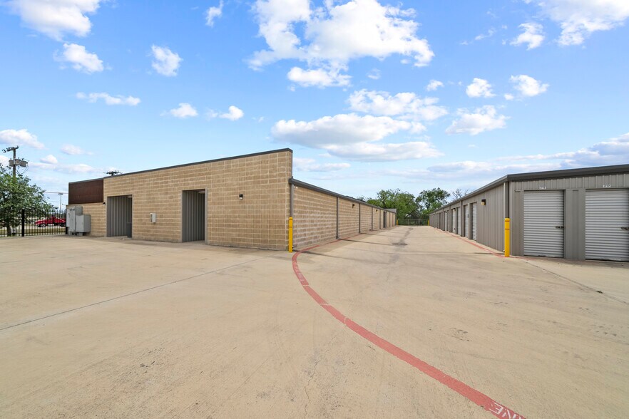 More Photos Of 3674 Loop 337, New Braunfels Self Storage For Sale