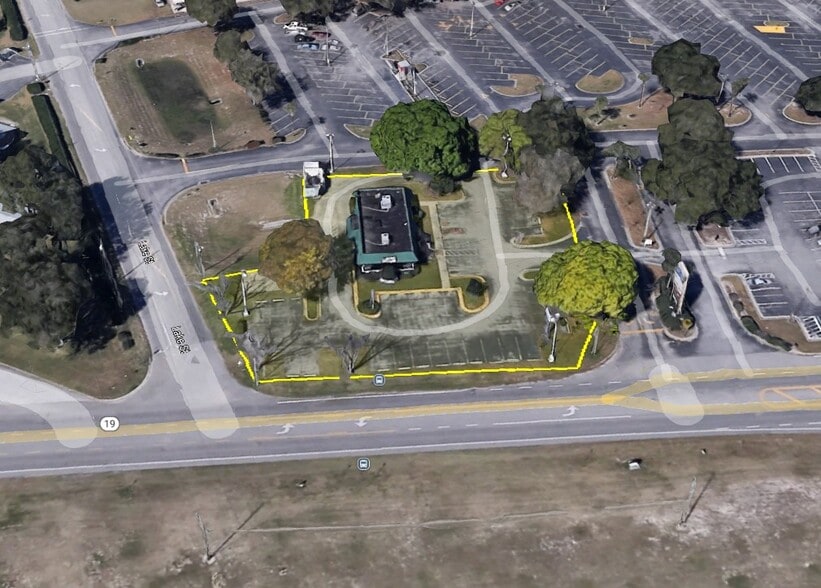 Primary Photo Of 901 N Central Ave, Umatilla General Retail For Lease