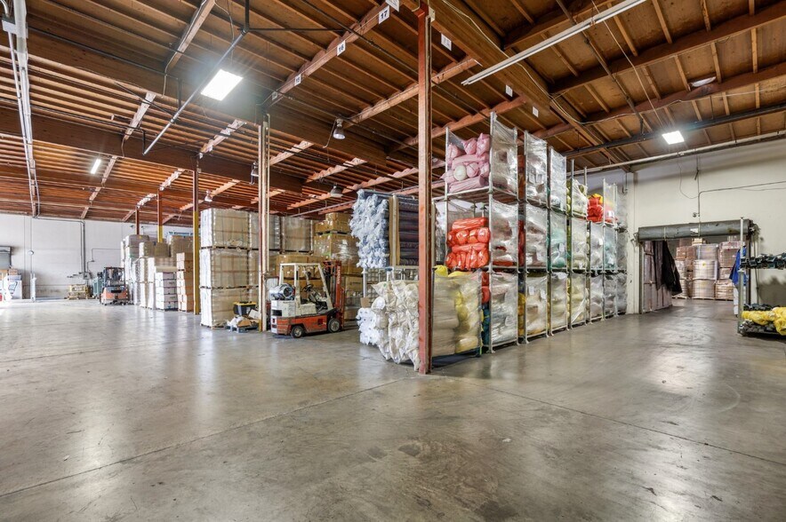 More Photos Of 5717 E Ferguson Dr, Commerce Manufacturing For Lease