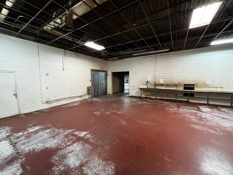 More Photos Of 2201 S Rosedale Ave, Tulsa Manufacturing For Sale