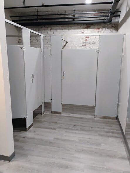 More Photos Of 409 5th St, Lynchburg Storefront Retail Office For Lease