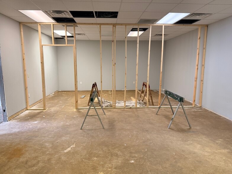 More Photos Of 1001 Arboretum Dr, Waunakee Flex For Lease