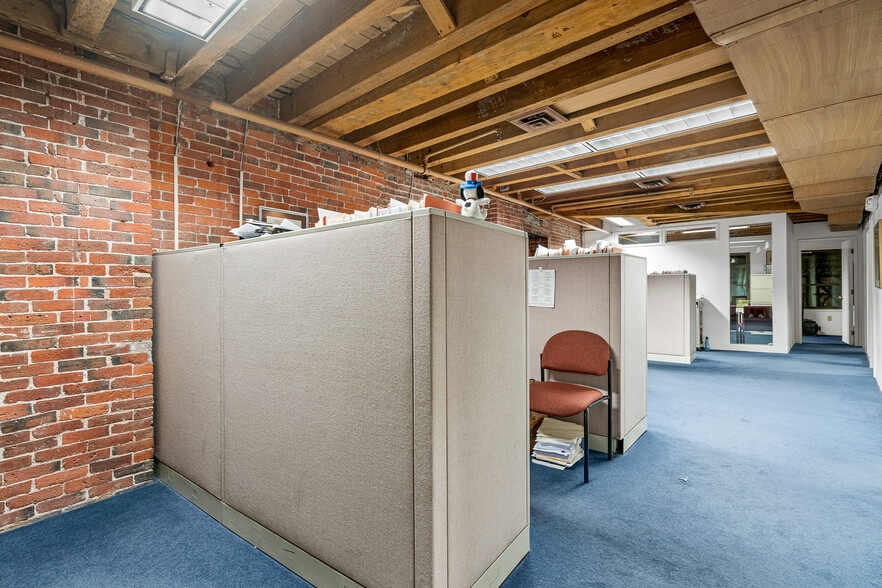 More Photos Of 21 Merchants Row, Boston Loft Creative Space For Sale