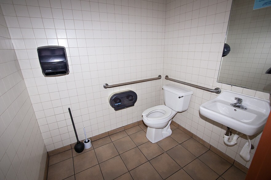 More Photos Of 5245 Buford Hwy, Norcross Storefront Retail Office For Lease