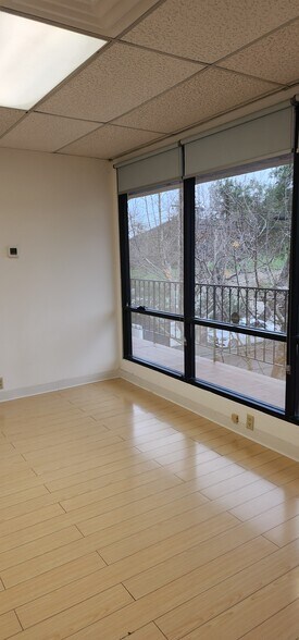 More Photos Of 28025 Dorothy Dr, Agoura Hills Office For Lease
