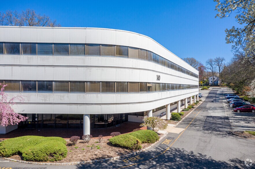 More Photos Of 140 Route 17 N, Paramus Office For Lease
