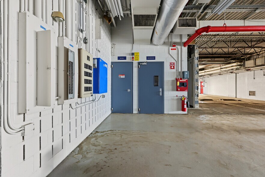 More Photos Of 15201 Mercantile Dr, Dearborn Light Manufacturing For Sale