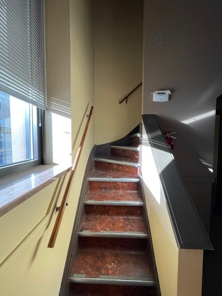 More Photos Of 300 E Main St, Pullman Bank For Sale