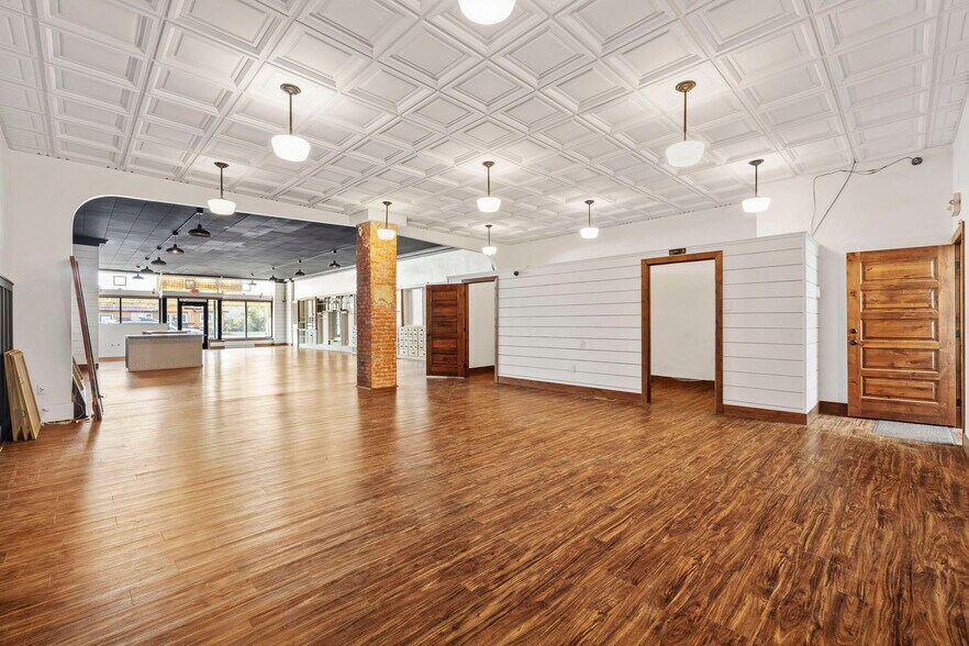 More Photos Of 111 E Main St, Laurel Storefront For Sale